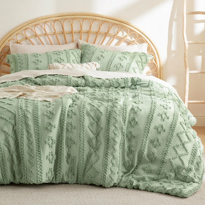 Boho Quilted Bedding Set – 3 Piece Lightweight Coverlet with Matching Pillow Shams